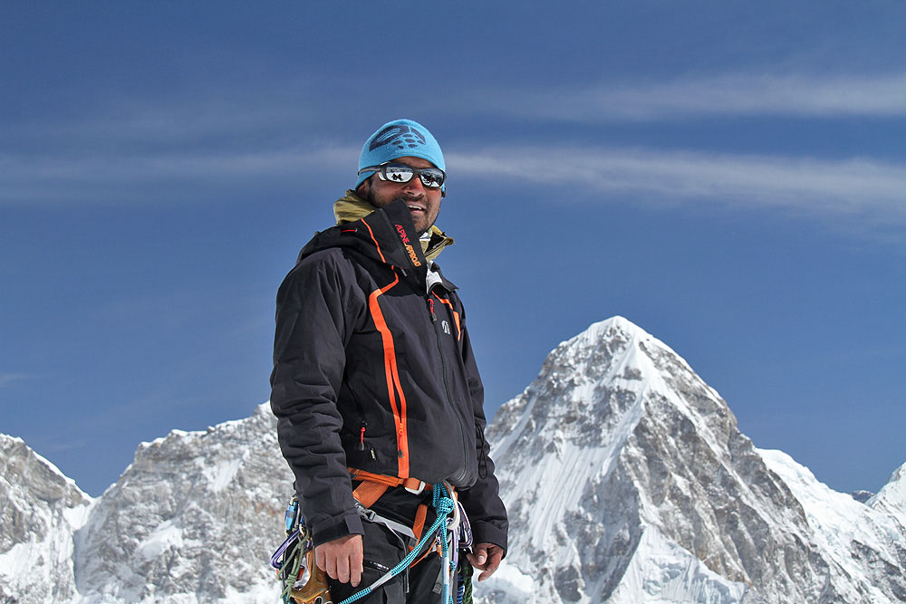 EVEREST LOBUCHE PEAK