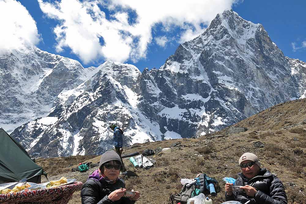 EVEREST LOBUCHE PEAK